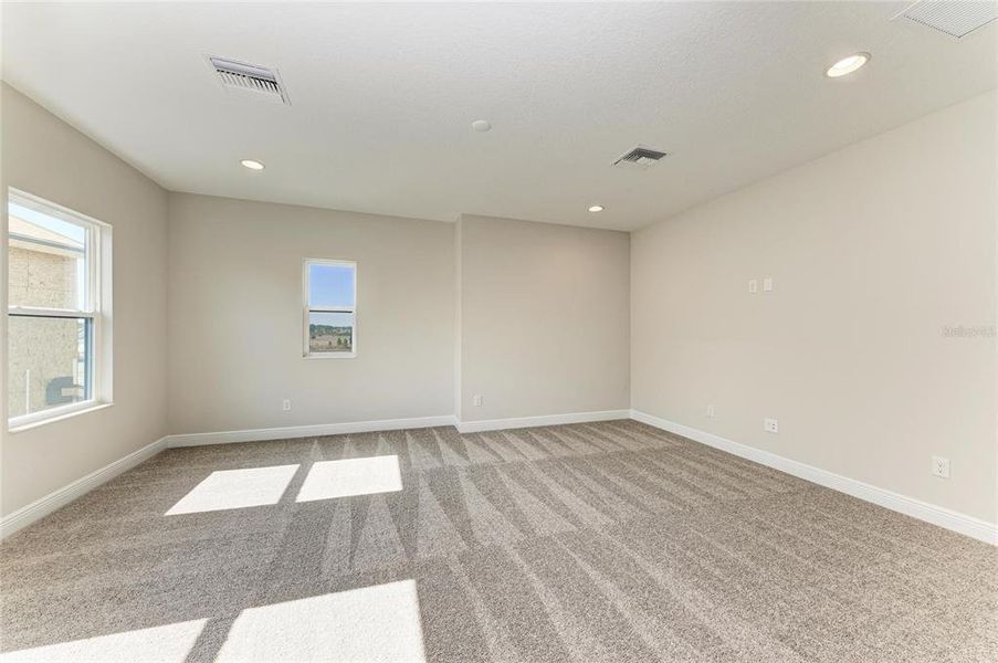 Spacious, unfurnished interior of a new home in Two Rivers, Zephyrhills (Image 32).