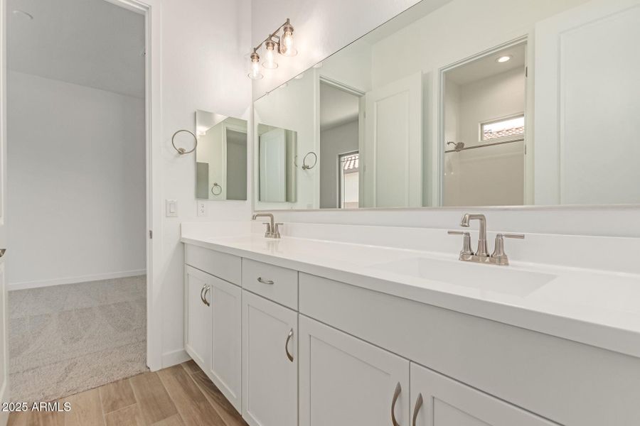 24 - Saddle 24 - Saddle