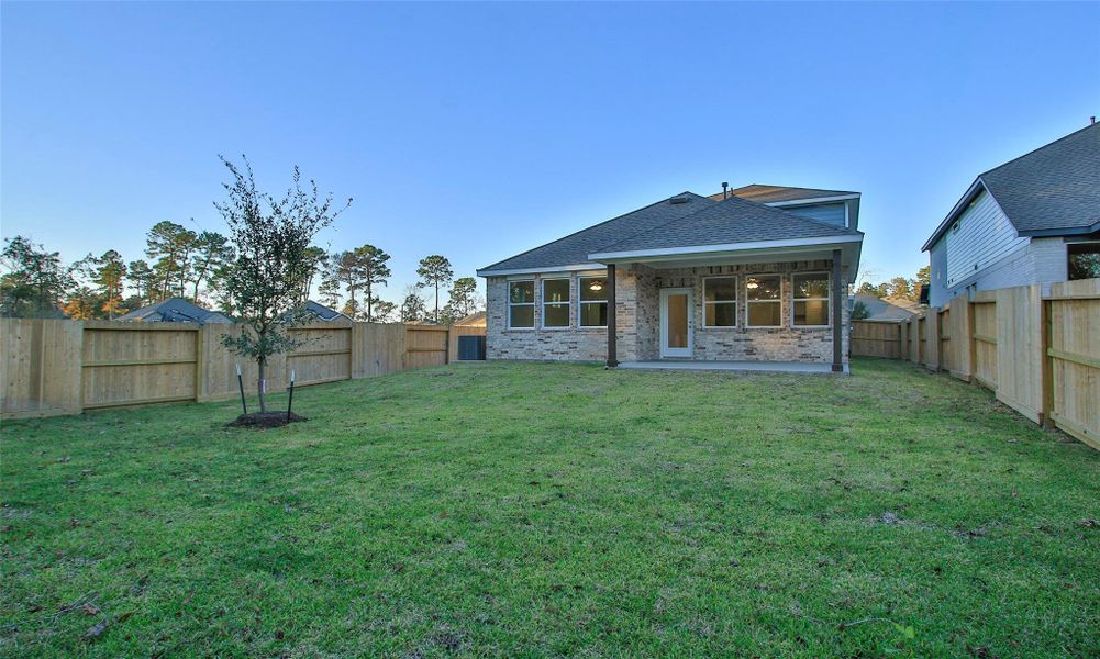 Exterior details and patio area of a home in The Woodlands Hills, Willis (Image 19).