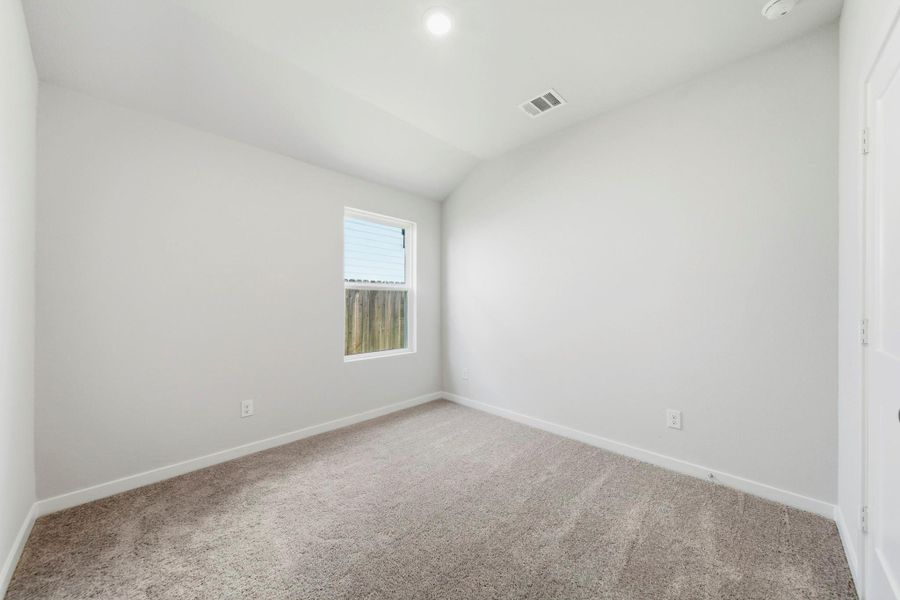 Spacious, unfurnished interior of a new home in Caney Mills, Conroe (Image 17).