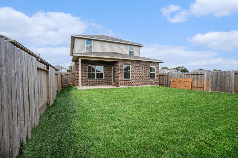 Exterior details and patio area of a home in Bayou Maison, Dickinson (Image 3). Exterior details and patio area of a home in Bayou Maison, Dickinson (Image 3).