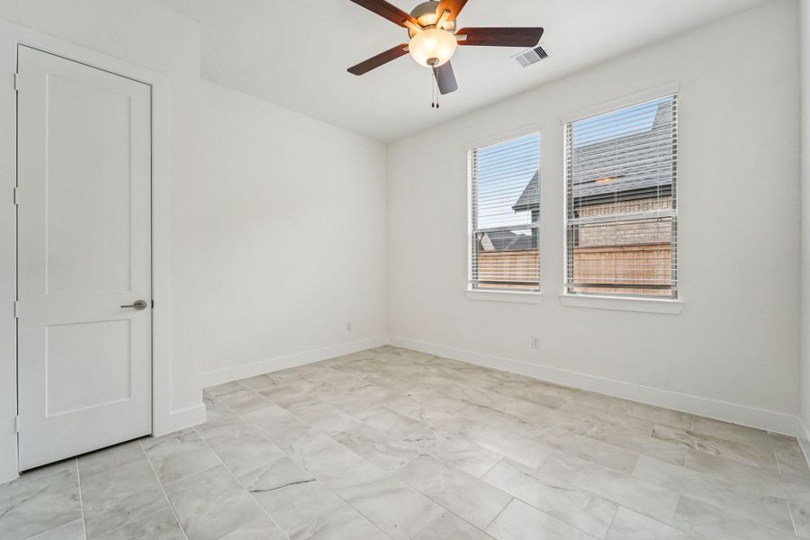 Spacious, unfurnished interior of a new home in Kresston, Montgomery (Image 40).