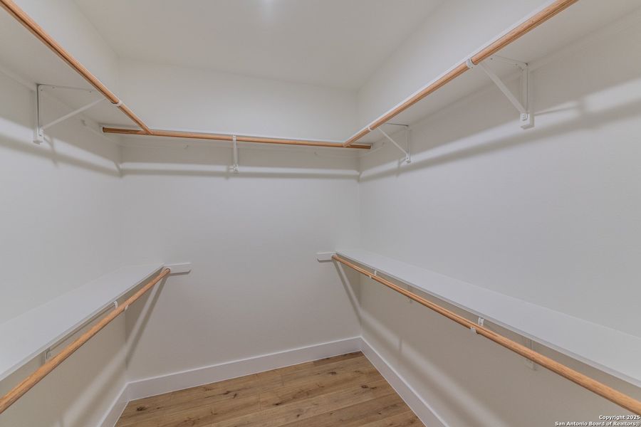 Spacious, unfurnished interior of a new home in , Canyon Lake (Image 31).