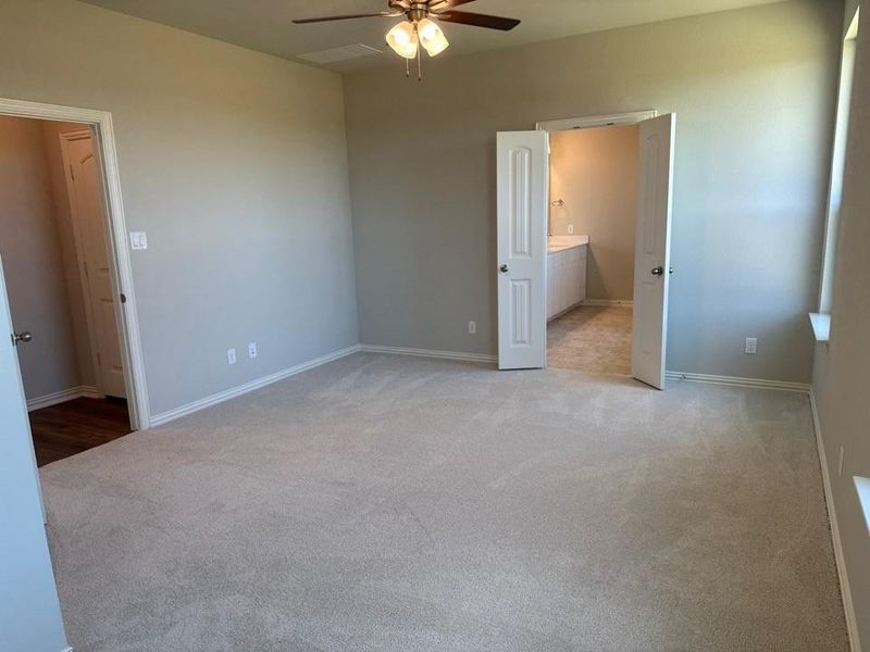 Spacious, unfurnished interior of a new home in Covenant Park, Springtown (Image 10).