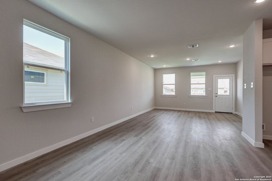 Spacious, unfurnished interior of a new home in Cinco Lakes, San Antonio (Image 19). Spacious, unfurnished interior of a new home in Cinco Lakes, San Antonio (Image 19).