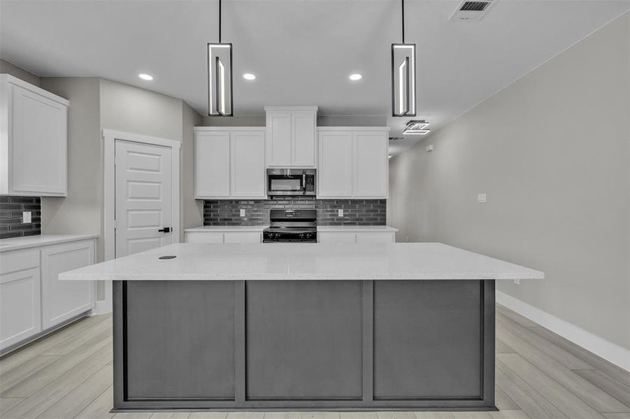Furnished interior view inside a new home in , Grand Prairie (Image 15).