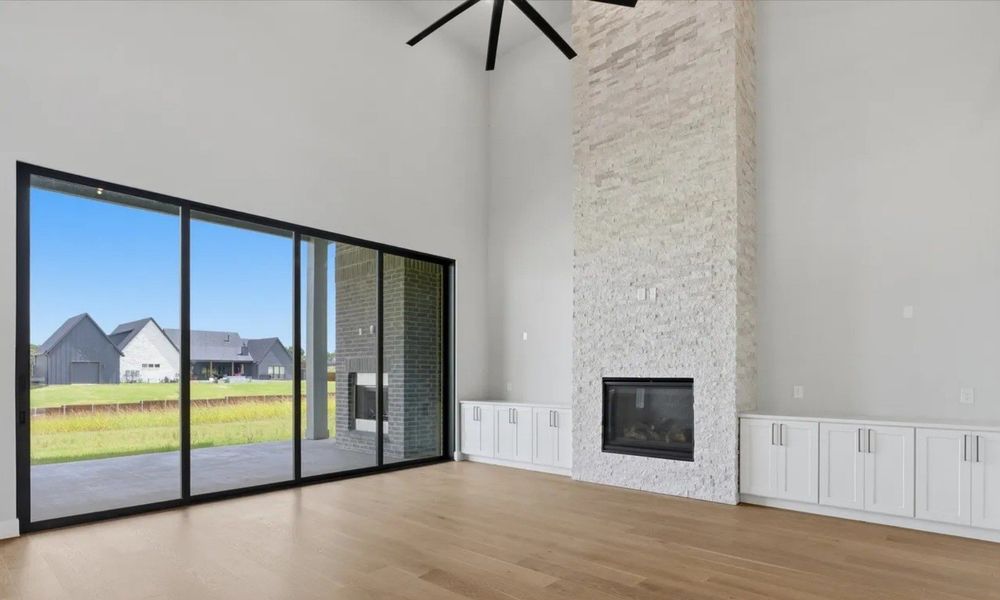 Spacious, unfurnished interior of a new home in Capitol Hill, Anna (Image 21).
