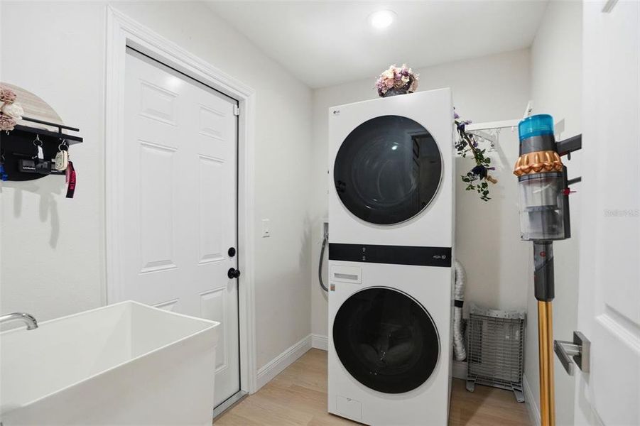 Furnished interior view inside a new home in , Weeki Wachee (Image 49).