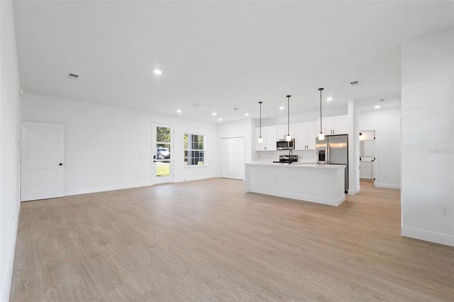 Spacious, unfurnished interior of a new home in , Ocala (Image 25).