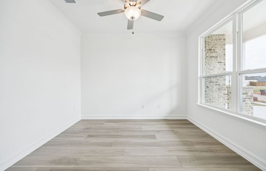 Representative unfurnished interior of a home built from the Azle by Pulte Homes in Highland Lakes, McKinney (Image 25).