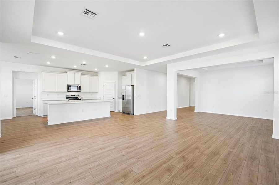 Spacious, unfurnished interior of a new home in , Lakeland (Image 34).