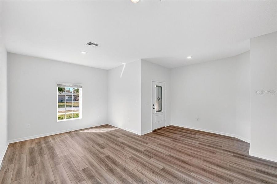 Spacious, unfurnished interior of a new home in , Deltona (Image 19).