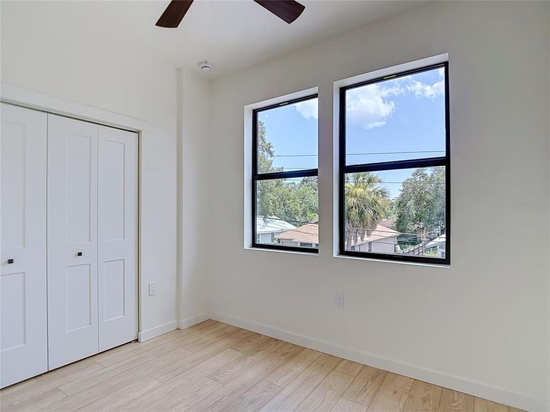Spacious, unfurnished interior of a new home in , Tampa (Image 34).