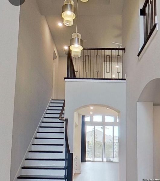 Spacious, unfurnished interior of a new home in Ventana, Bulverde (Image 53).