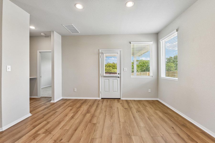 Spacious, unfurnished interior of a new home in Edgebrooke, Pflugerville (Image 15).