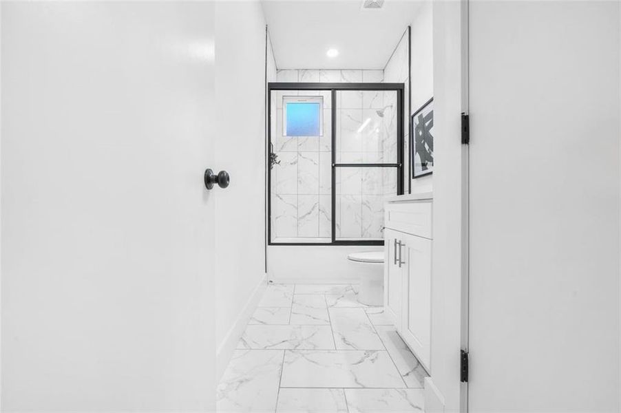 Spacious, unfurnished interior of a new home in , Atlanta (Image 26).