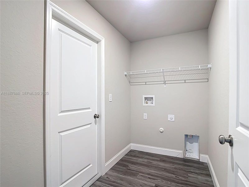 Spacious, unfurnished interior of a new home in , Port Charlotte (Image 21).