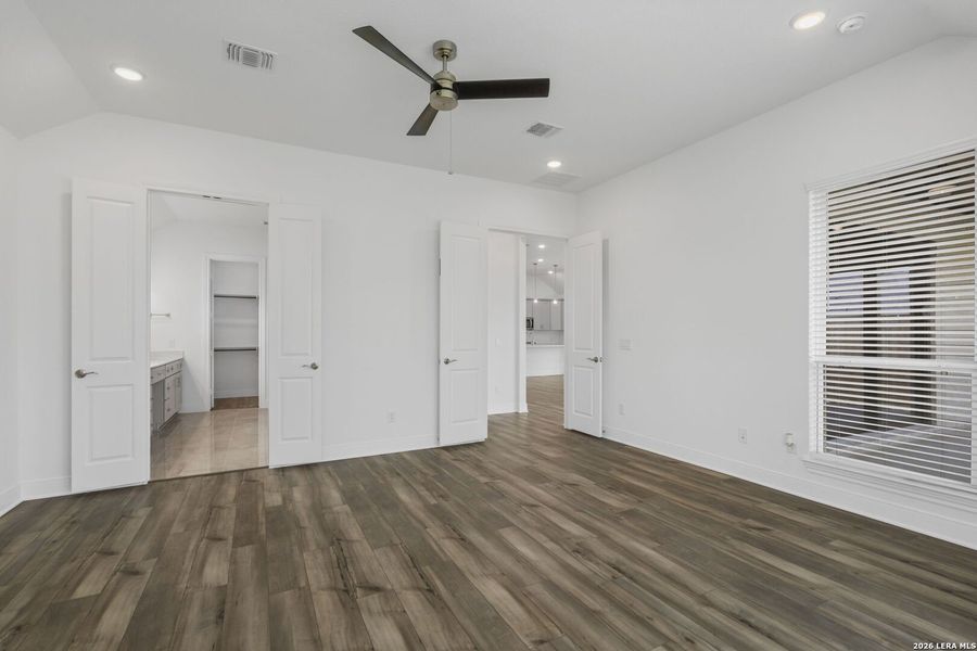 Spacious, unfurnished interior of a new home in Corley Farms, Boerne (Image 14).