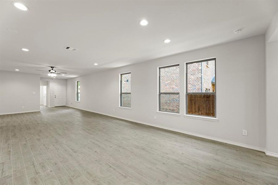 16. 3112 Yellow Pine - Dining