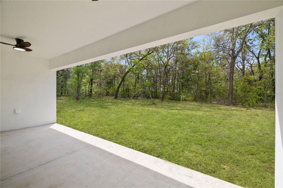 Exterior details and patio area of a home in , Dunnellon (Image 3).
