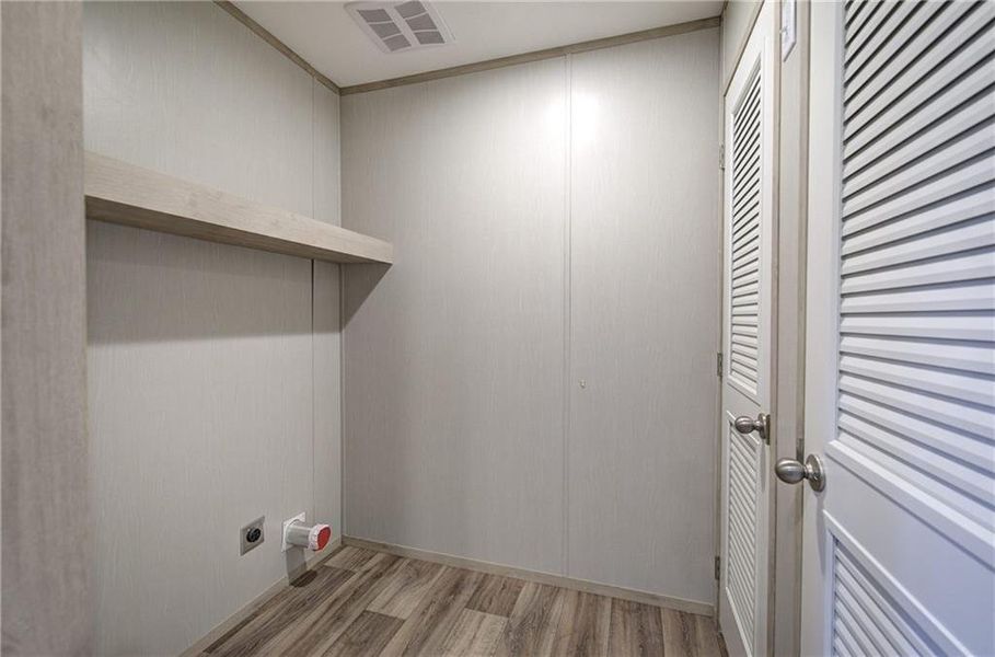 Spacious, unfurnished interior of a new home in , Talking Rock (Image 48).