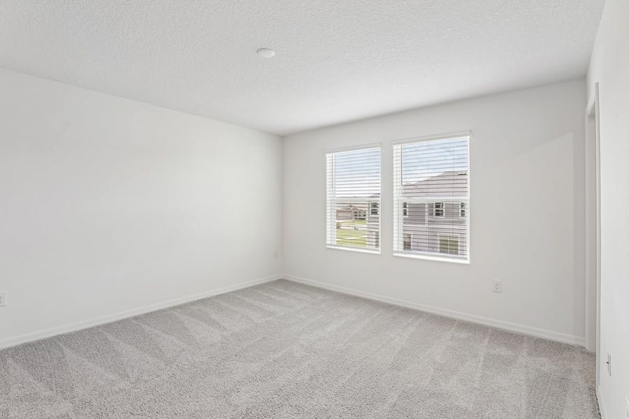 Spacious, unfurnished interior of a new home in Reserve at Forest Lake Townhomes, Lake Wales (Image 15).