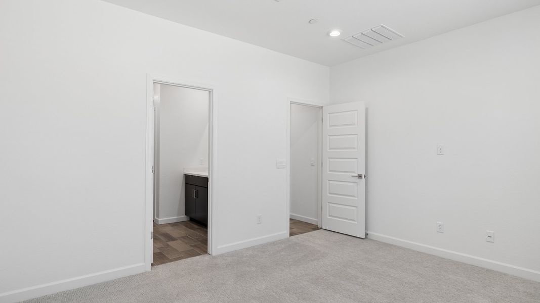 Spacious, unfurnished interior of a new home in The Buttes at Mystic, Peoria (Image 19).