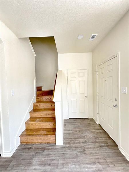 Colors , cabinets and flooring may be vary. Pictures are for reference only.