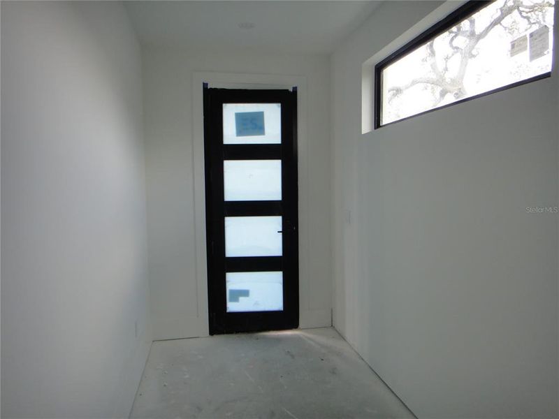 Spacious, unfurnished interior of a new home in , Tampa (Image 29).
