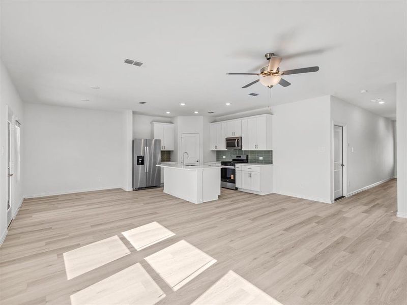 Spacious, unfurnished interior of a new home in Simpson Crossing - Spring Series, McKinney (Image 22).