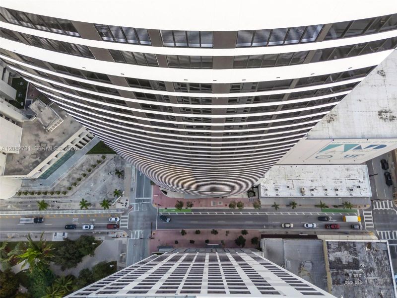 Condo located in Miami, FL showcasing its design and architecture (Image 34).