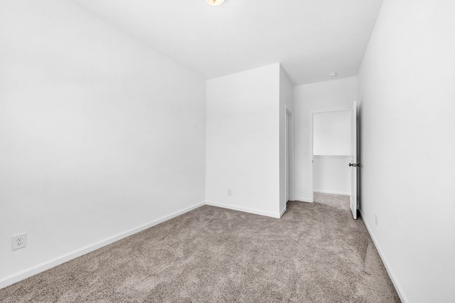 Spacious, unfurnished interior of a new home in The Oaks, Clarksville (Image 20).