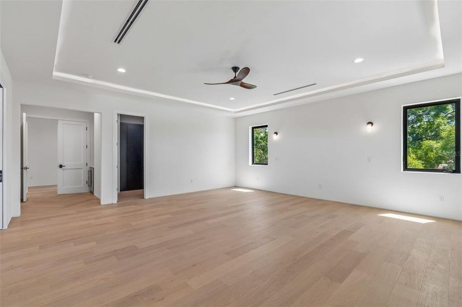 Spacious, unfurnished interior of a new home in , Tampa (Image 23).