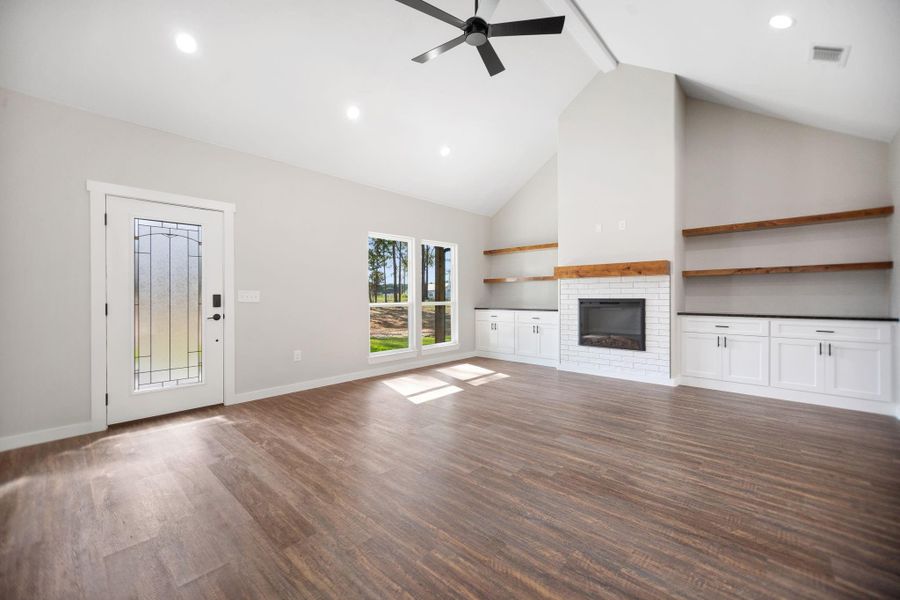 Spacious, unfurnished interior of a new home in , Huntington (Image 30).