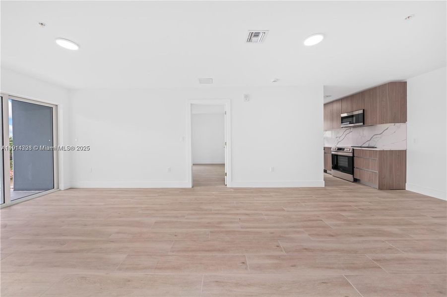 Spacious, unfurnished interior of a new home in , Miami (Image 24).