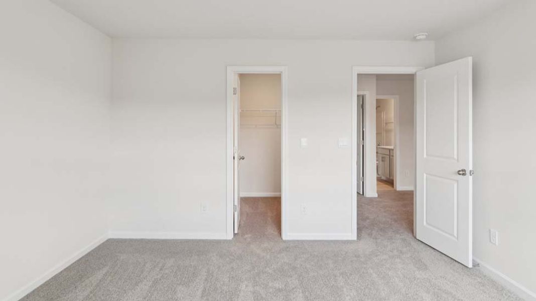 Spacious, unfurnished interior of a new home in Rydele Heights, Asheville (Image 19).