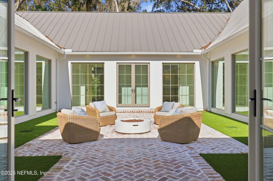 Exterior details and patio area of a home in , Ponte Vedra (Image 41).