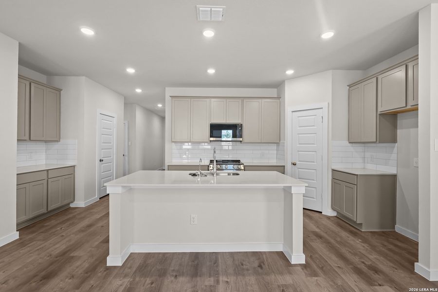 Furnished interior view inside a new home in Hiddenbrooke, Seguin (Image 14).