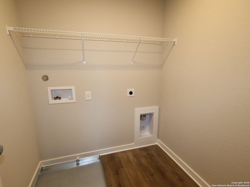 Spacious, unfurnished interior of a new home in Winding Brook, San Antonio (Image 17). Spacious, unfurnished interior of a new home in Winding Brook, San Antonio (Image 17).