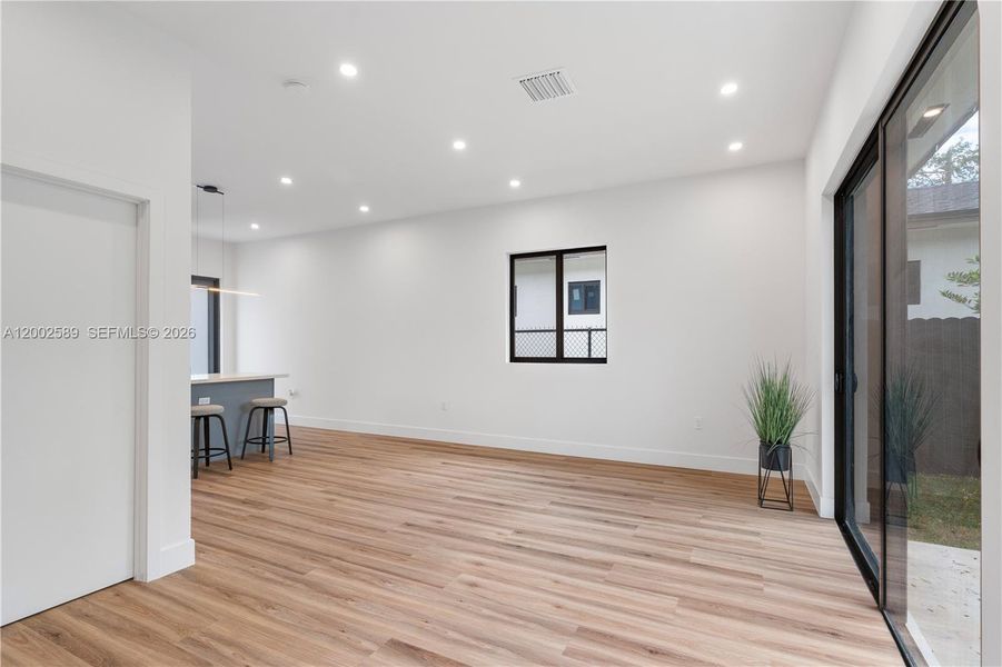 Spacious, unfurnished interior of a new home in , Miami (Image 21).