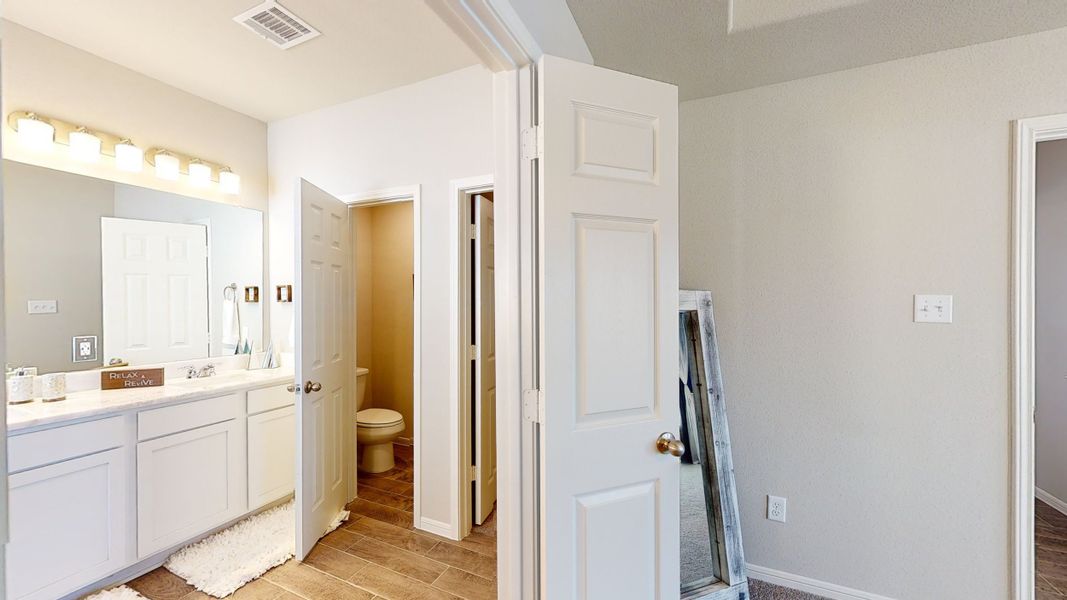 Representative furnished interior of a home built from the Floor Plan 2121 by Colina Homes in Grand Magnolia, Magnolia (Image 32). Representative furnished interior of a home built from the Floor Plan 2121 by Colina Homes in Grand Magnolia, Magnolia (Image 32).
