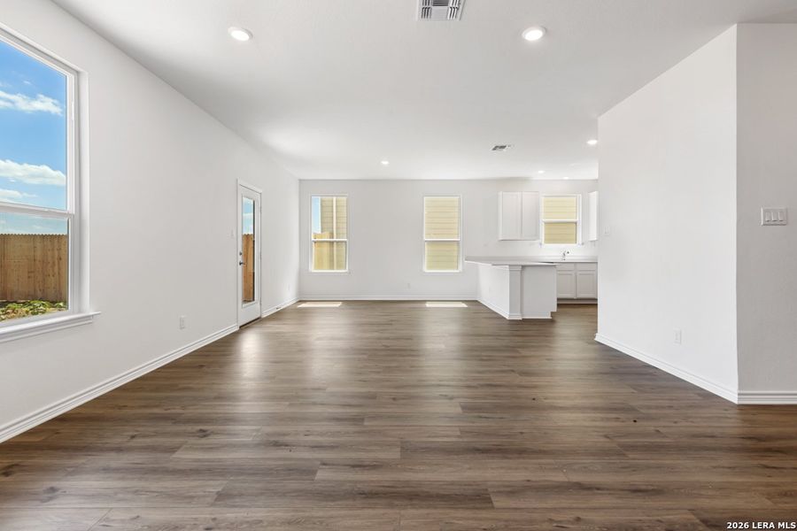 Spacious, unfurnished interior of a new home in Medina Crossing, Von Ormy (Image 17).