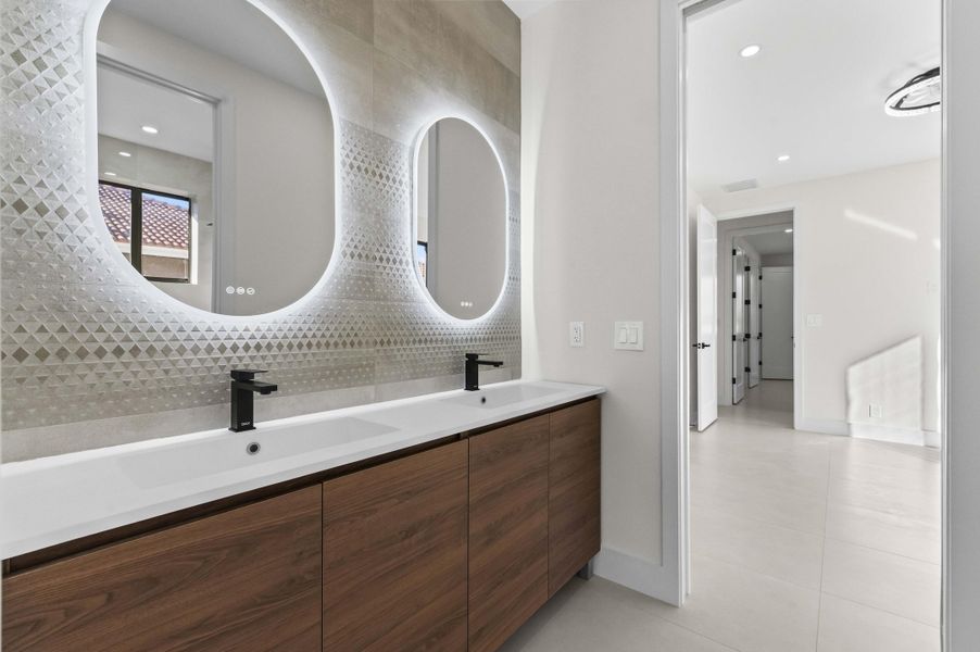 22 Bathroom 01