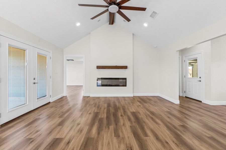 Spacious, unfurnished interior of a new home in , Onalaska (Image 15).