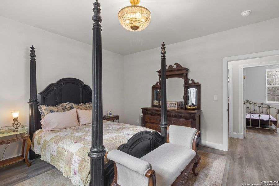 Furnished interior view inside a new home in , Bandera (Image 46).