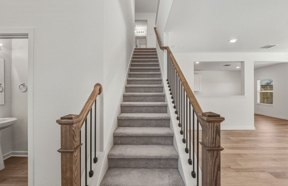 Spacious, unfurnished interior of a new home in Sunfield, Buda (Image 41).