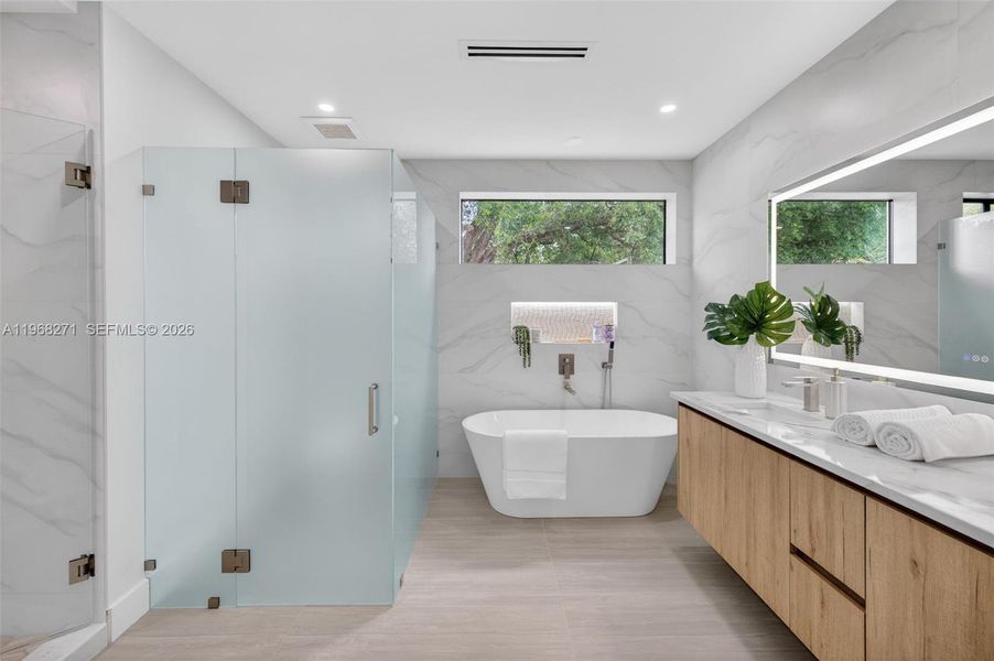Furnished interior view inside a new home in , Fort Lauderdale (Image 64).