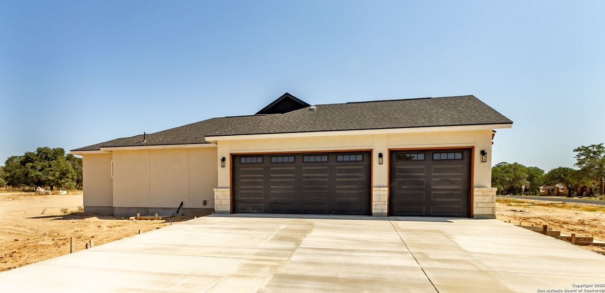 Front exterior of a new home in , La Vernia, TX, highlighting curb appeal (Image 24).