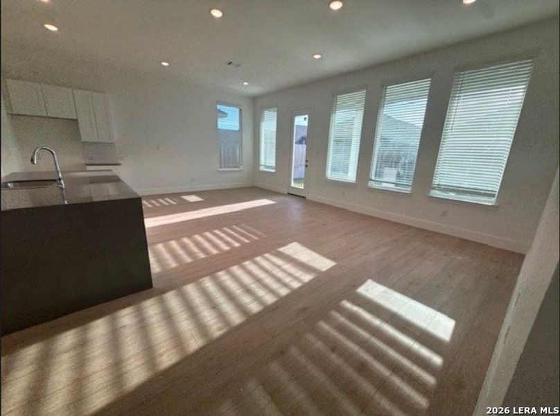 Spacious, unfurnished interior of a new home in Navarro Ranch, Seguin (Image 5).
