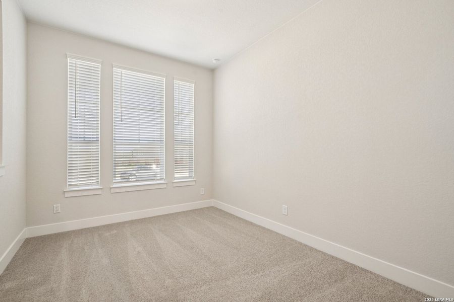 Spacious, unfurnished interior of a new home in Meyer Ranch, New Braunfels (Image 15).